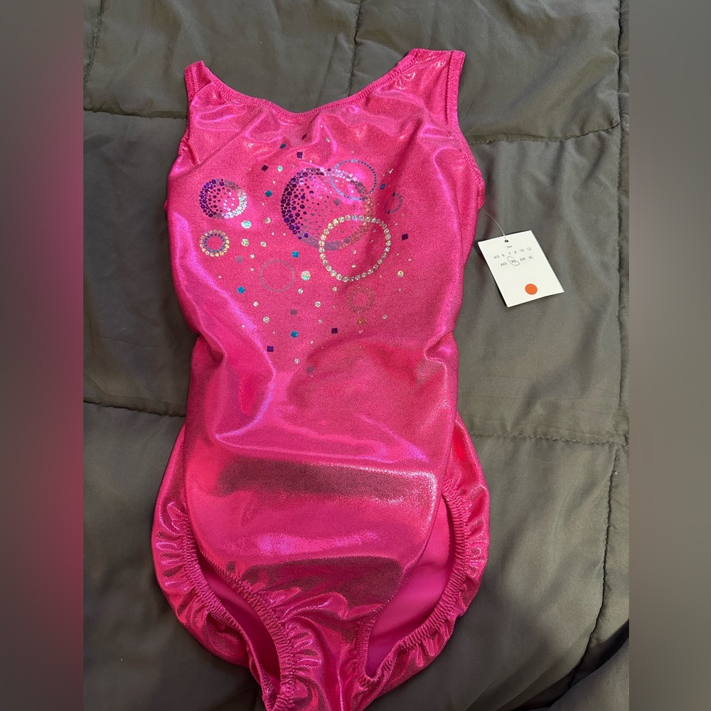 Adult small Leo never worn